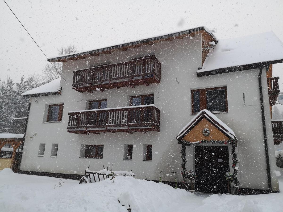 Penzion Zazrifka Zazriva Exterior photo